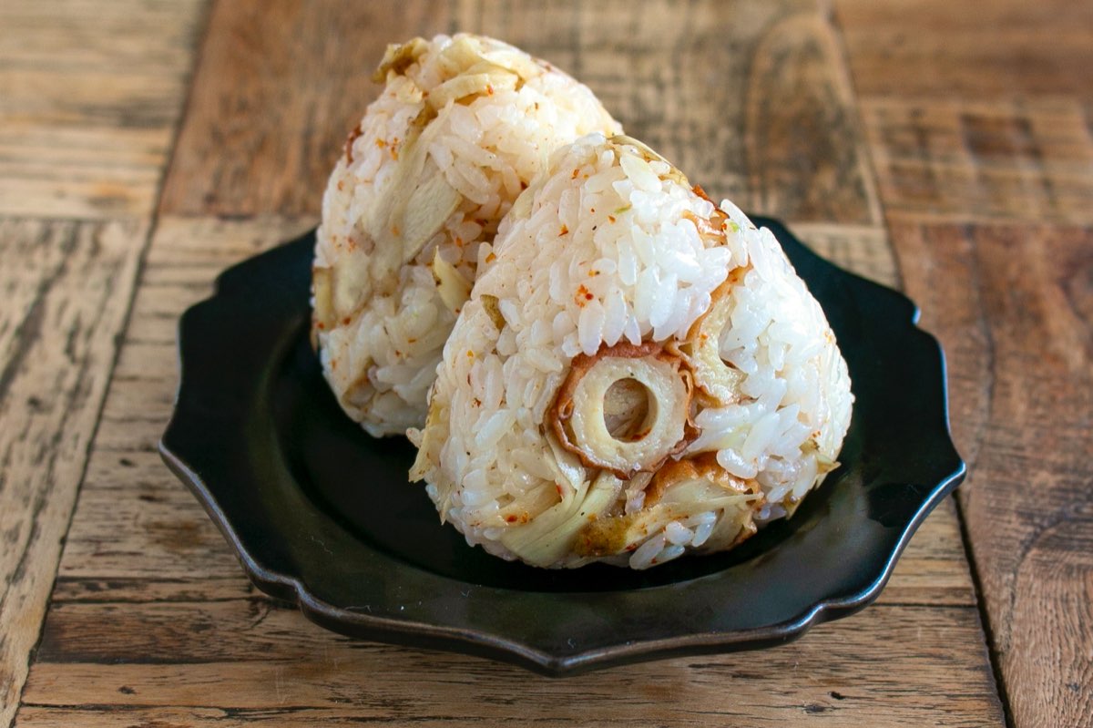 ごぼうとちくわの七味おにぎり